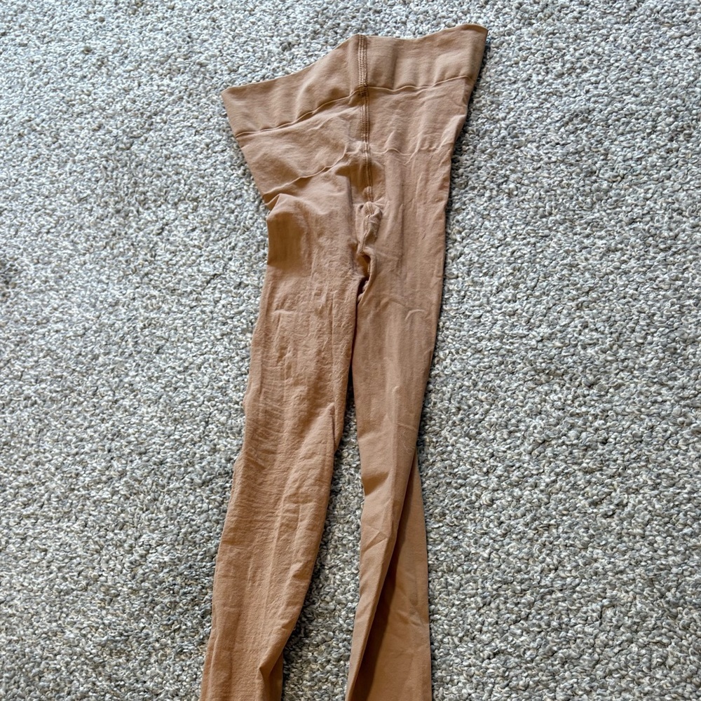 NWOT Skims Sheer Sculpting Shapewear Nude Tan Footed Leggings Size Small